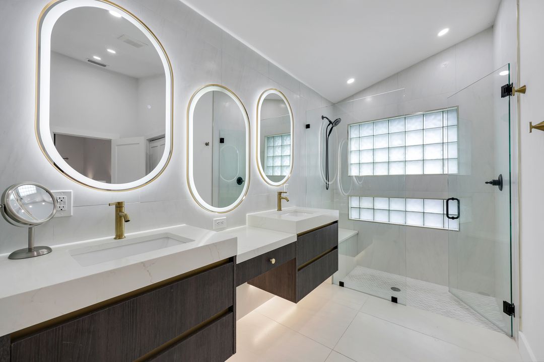 806 Knoll Wood Ct, Naples, FL 34108