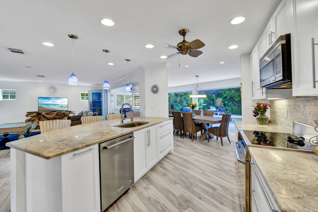 735 Old Trail Dr, Naples, FL 34103