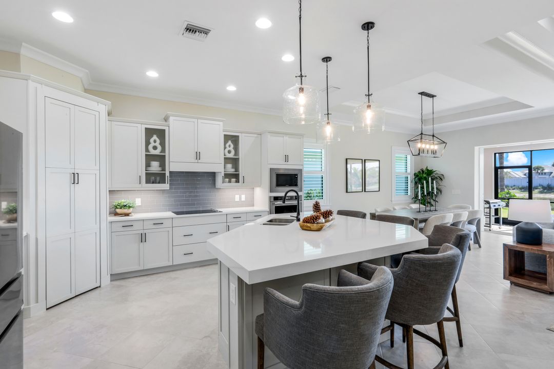 8850 Calypso Ct, Naples, FL 34112