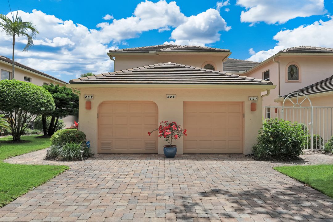 526 Lake Louise Cir #402, Naples, FL 34110