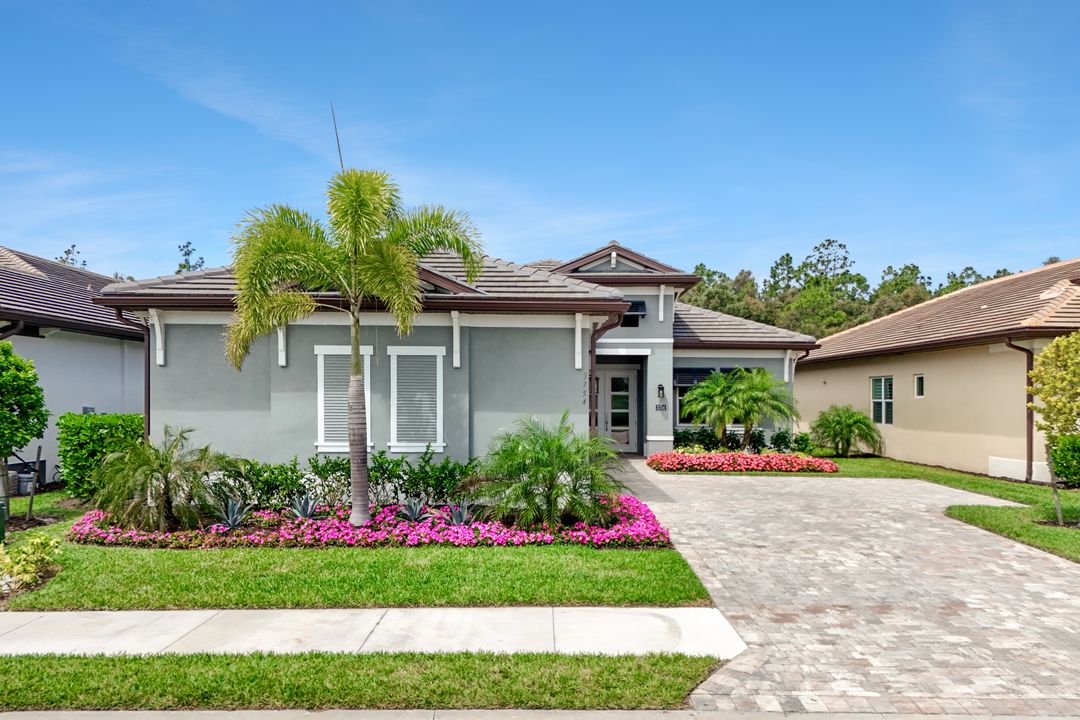 3754 Sapphire Cv Cir, Naples, FL 34114