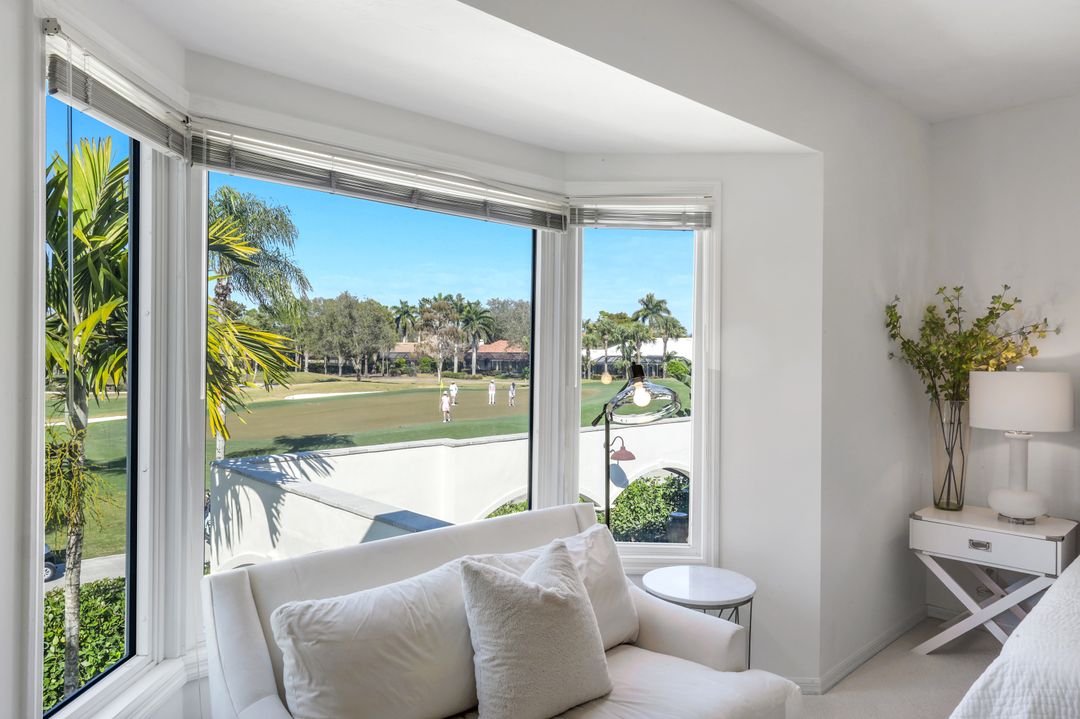 180 Edgemere Way S, Naples, FL 34105