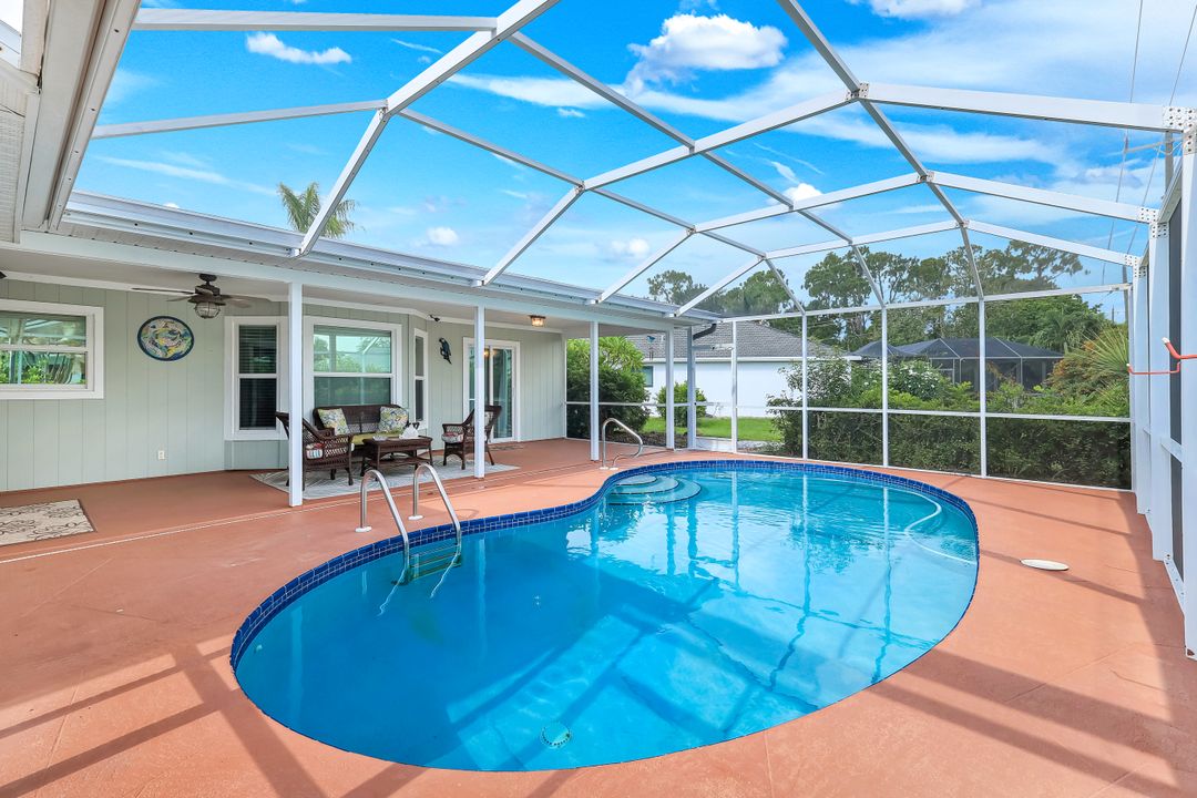 9814 Country Oaks Dr, Fort Myers, FL 33967