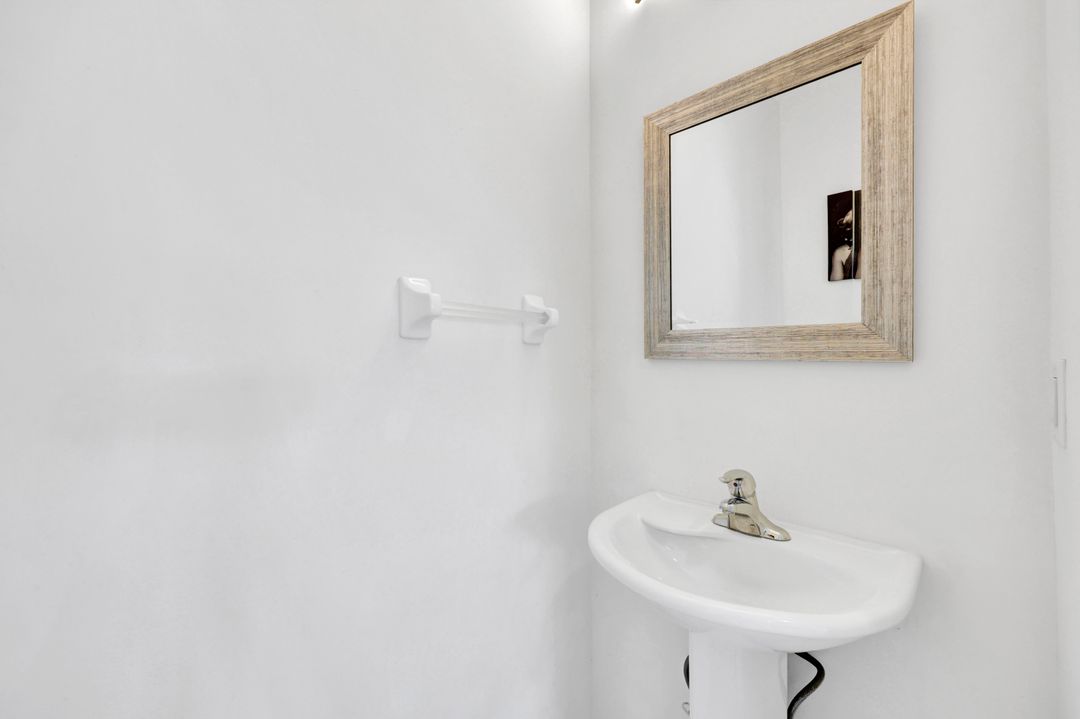 1088 Oxford Ln #48, Naples, FL 34105