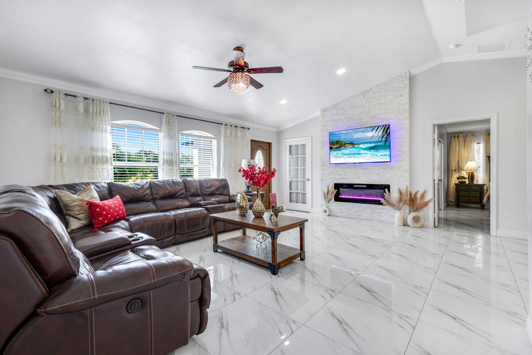 3421 24th Ave NE, Naples, FL 34120