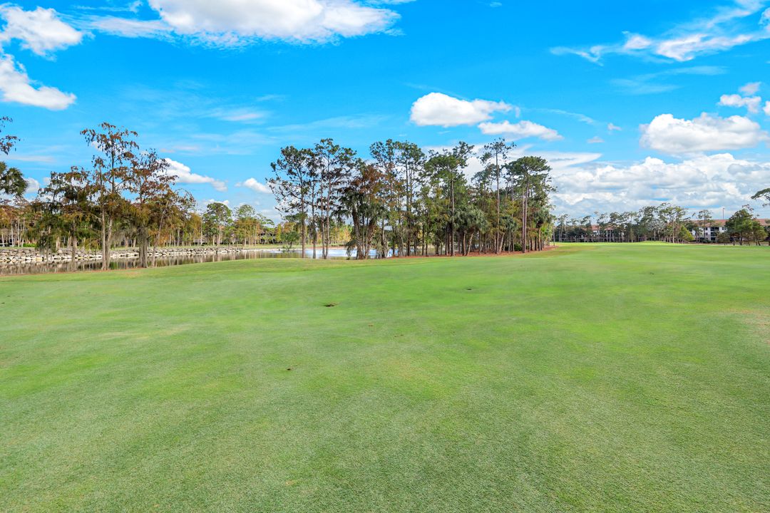 8267 Parkstone Pl #302, Naples, FL 34120