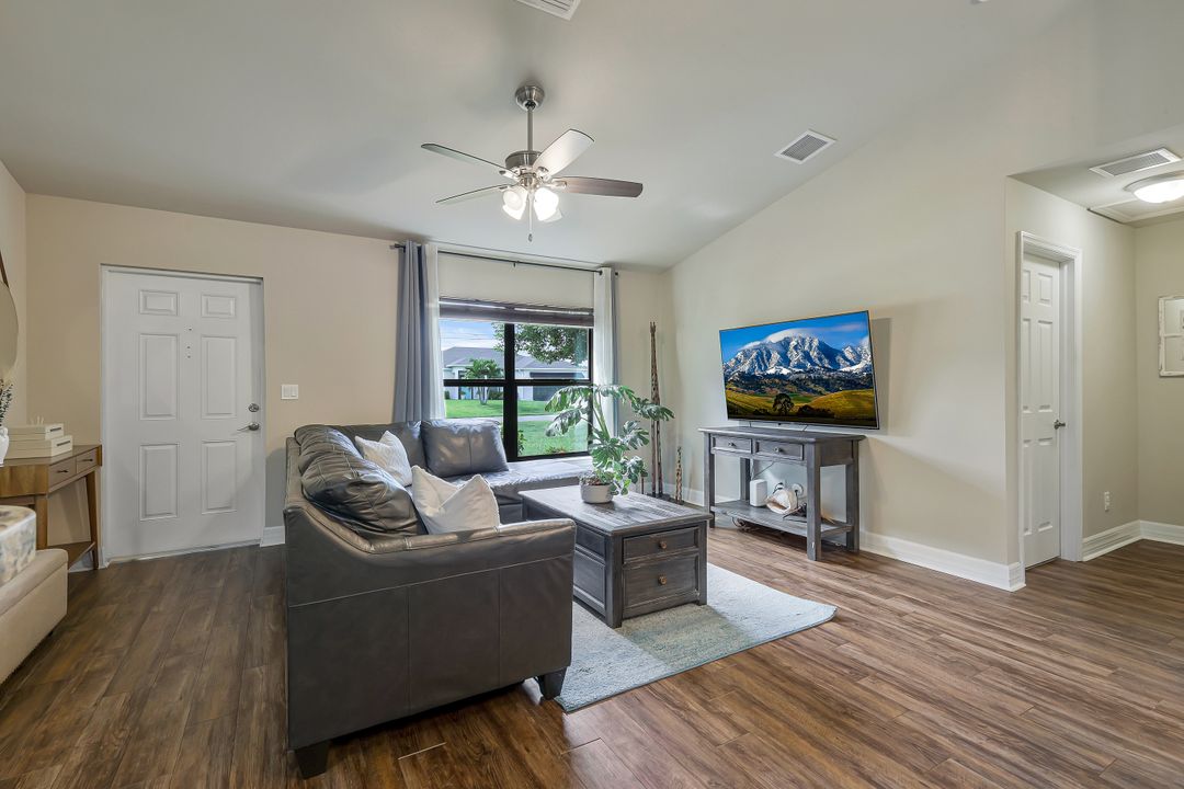 1613 SW 17th Ave, Cape Coral, FL 33991