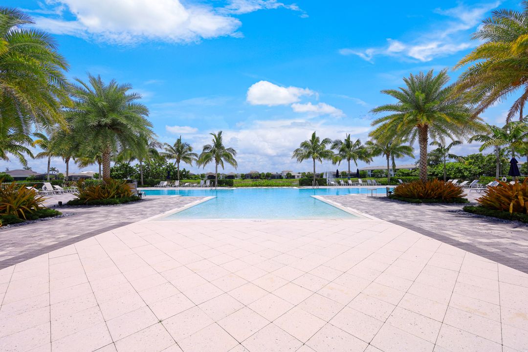 9004 Mayreau Way, Naples, FL