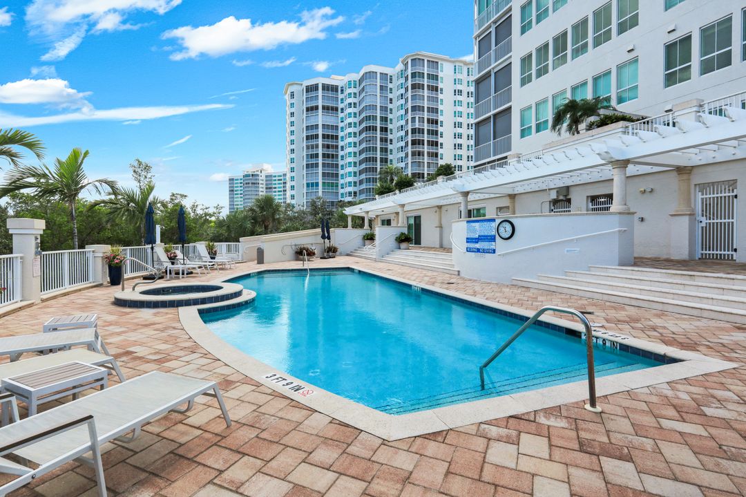 295 Grande Way #1405, Naples, FL 34110