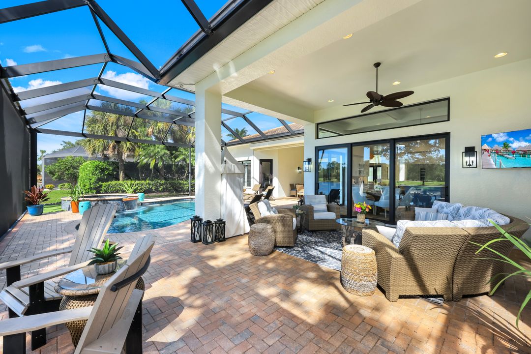 5092 Cerromar Dr, Naples, FL 34112