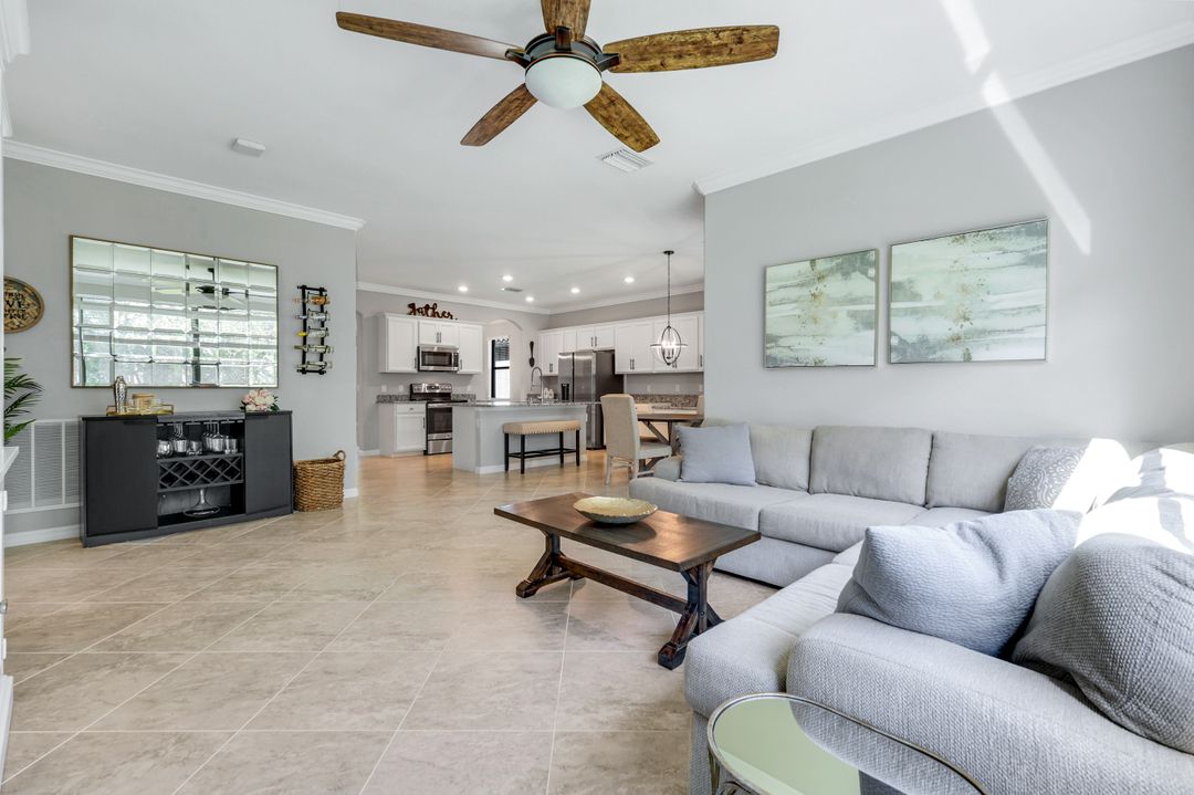 4264 Raffia Palm Cir, Naples, FL 34119