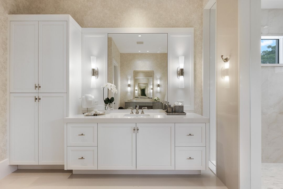 2075 Gordon Dr, Naples, FL 34102