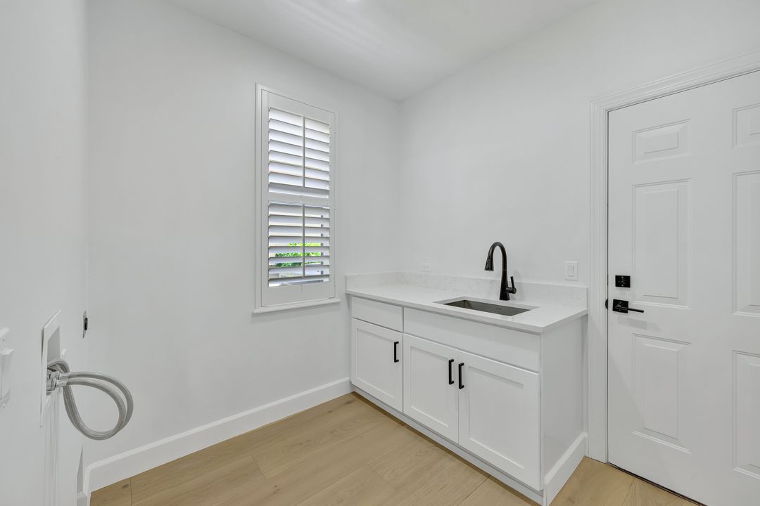 9209 Troon Lakes Dr, Naples, FL 34109