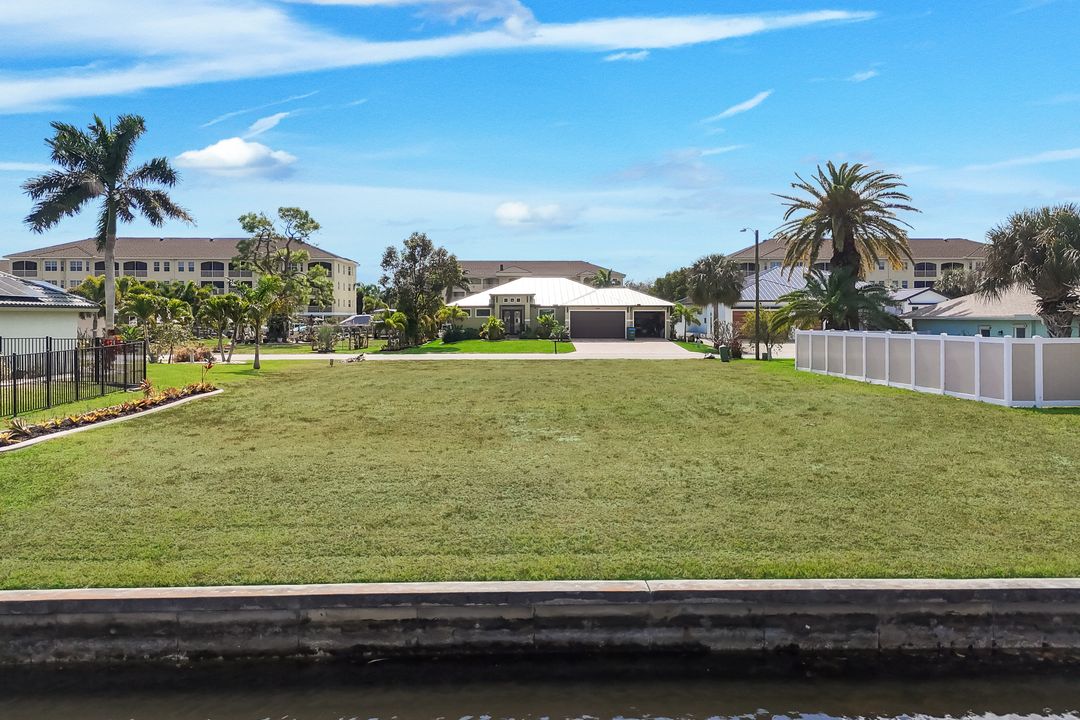 2005 Ottersrest Ln, Cape Coral, FL 33990