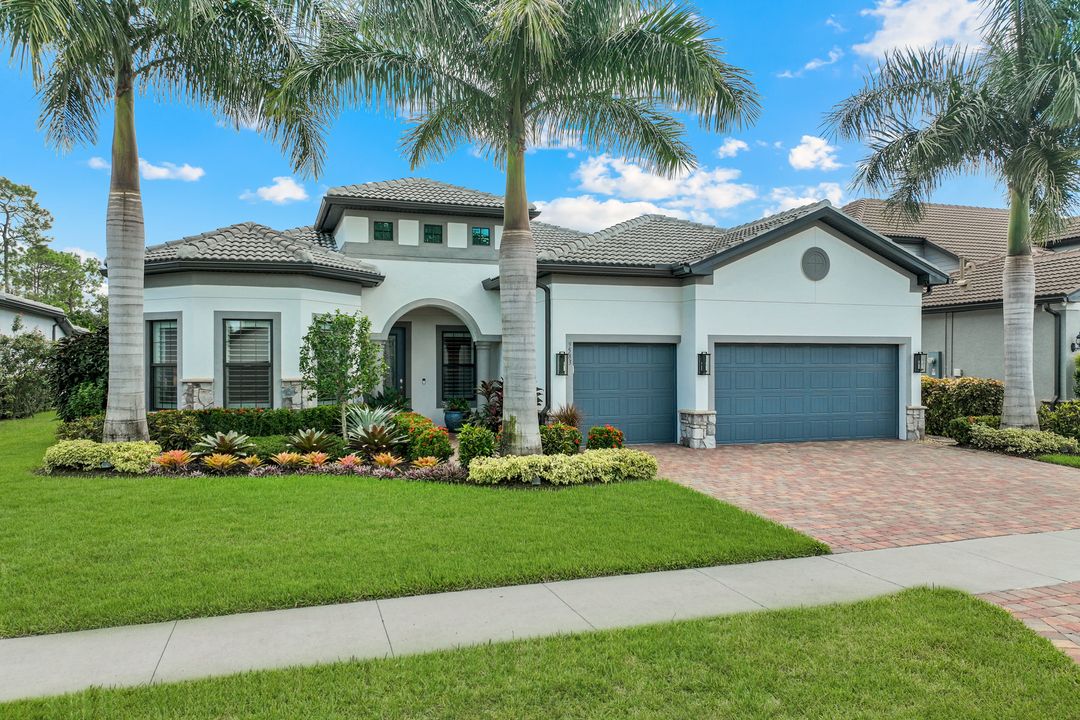 9583 Curlew Dr, Naples, FL 34120
