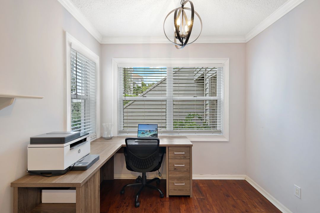 520 Club Side Dr #4, Naples, FL 34110