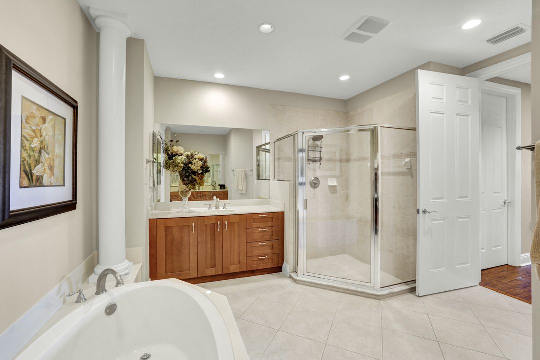 9234 Tesoro Ln #101, Naples, FL 34114