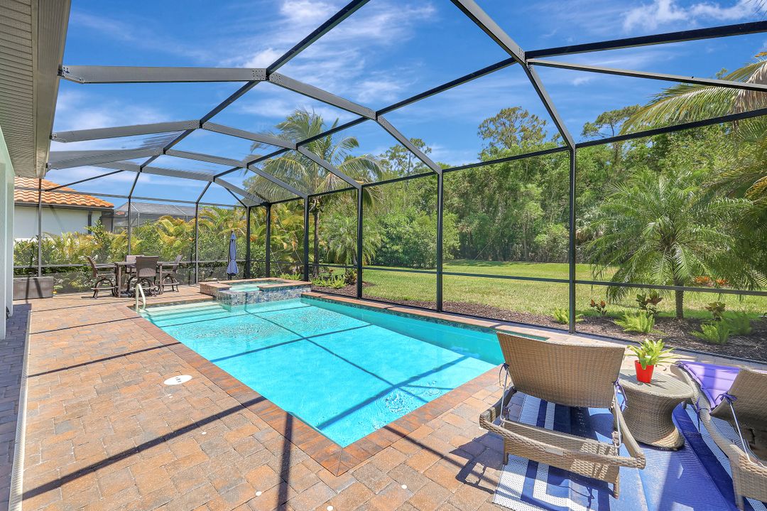 2102 Antigua Ln, Naples, FL 34120