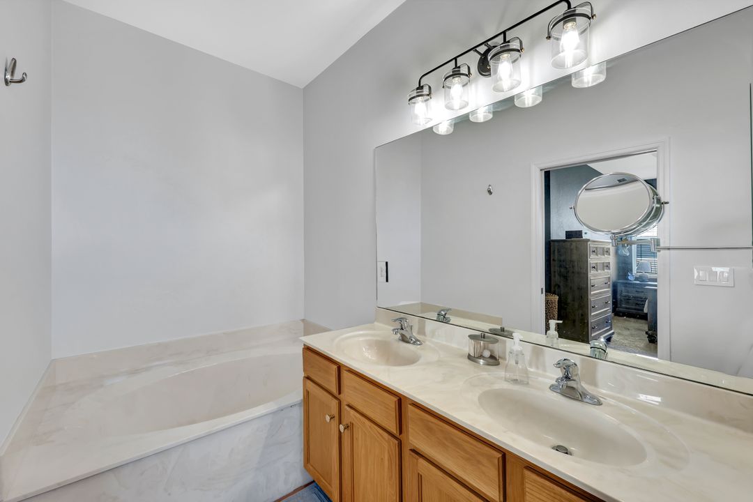 9262 Chestnut Tree Loop, Fort Myers, FL 33967