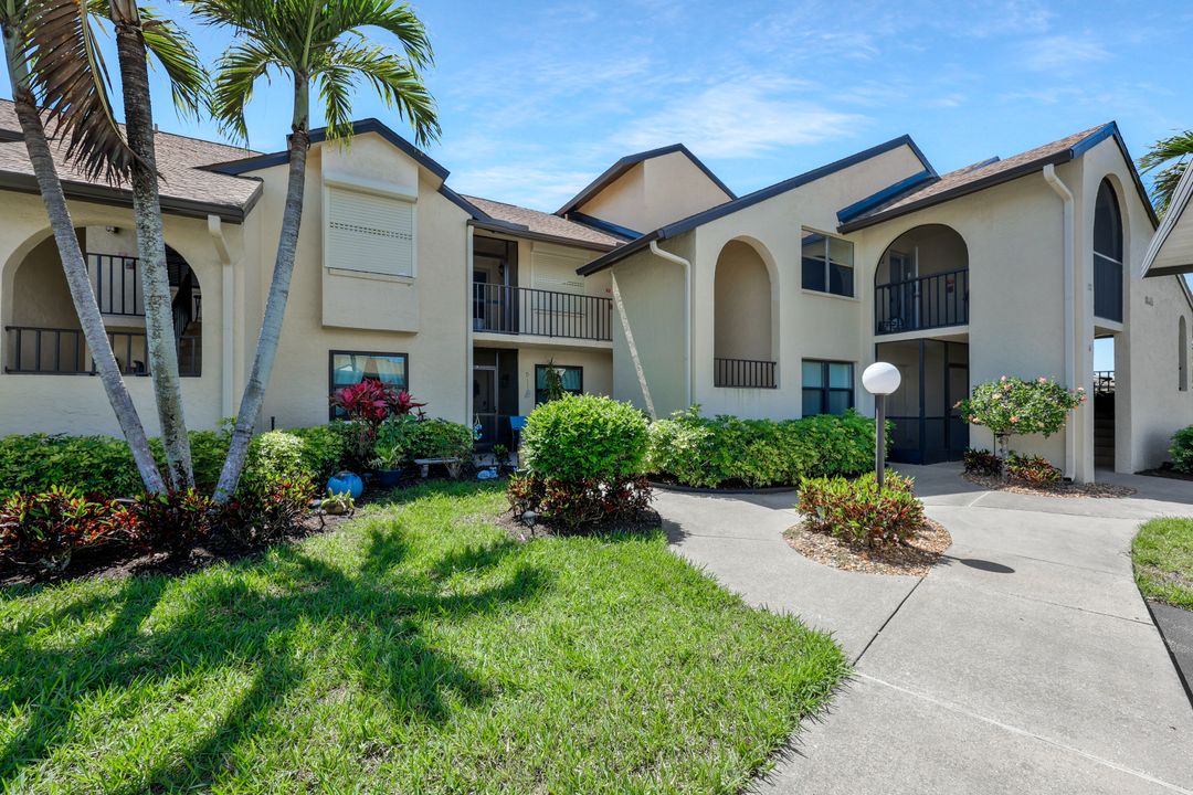 8445 Charter Club Cir #11, Fort Myers, FL 33919