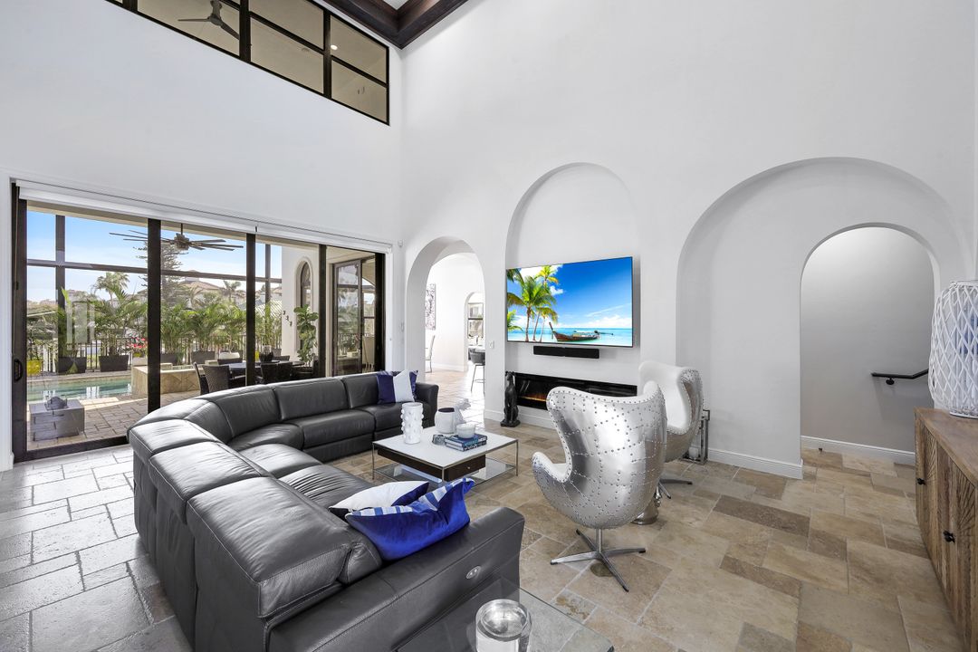 494 Seagull Ave, Naples, FL 34108