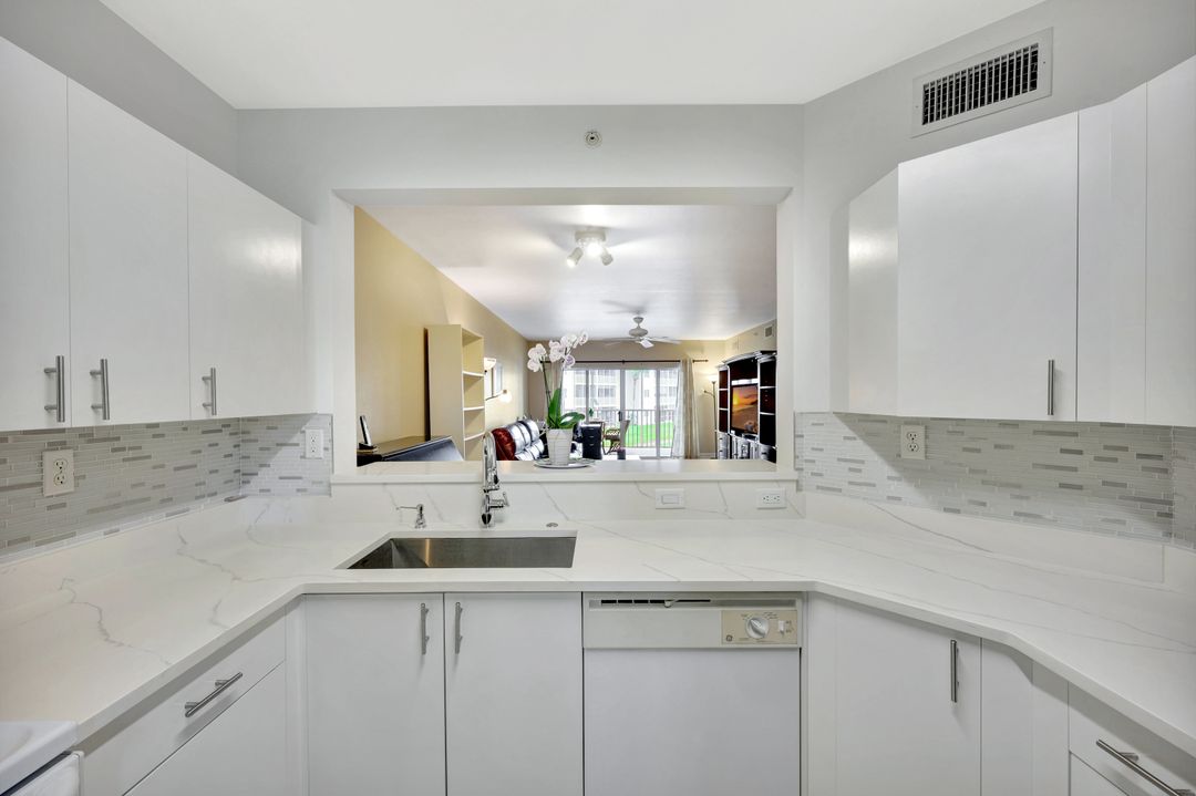 7842 Regal Heron Cir #204, Naples, FL 34104