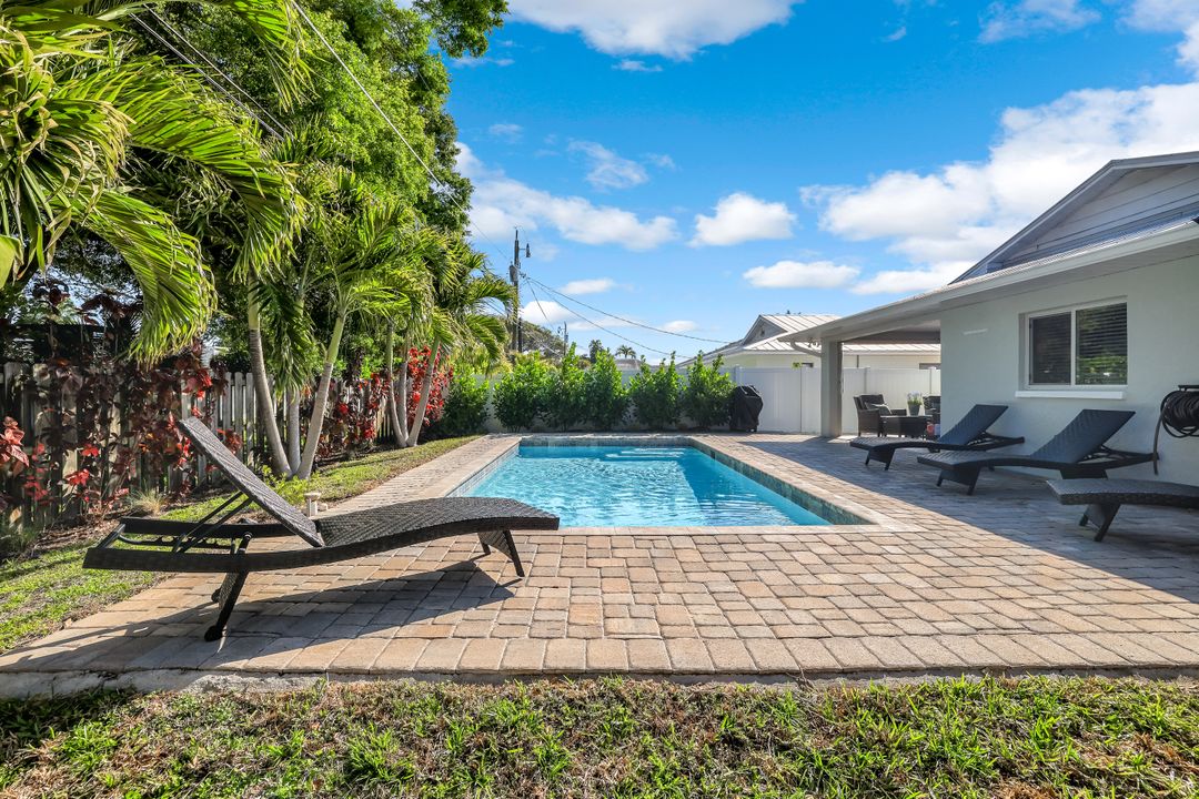 737 91st Ave N, Naples, FL 34108