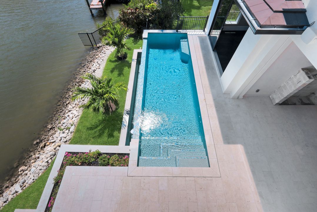 1690 Chesapeake Ave, Naples, FL 34102