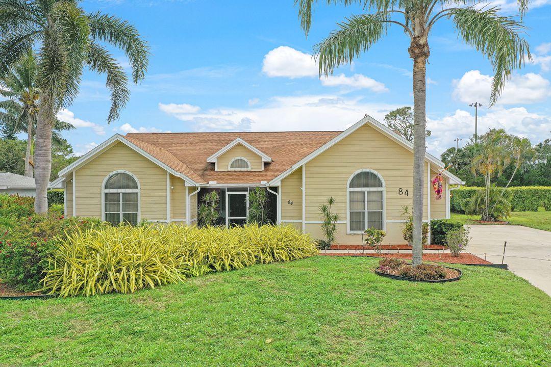 84 Valley Stream Ln, Naples, FL 34113