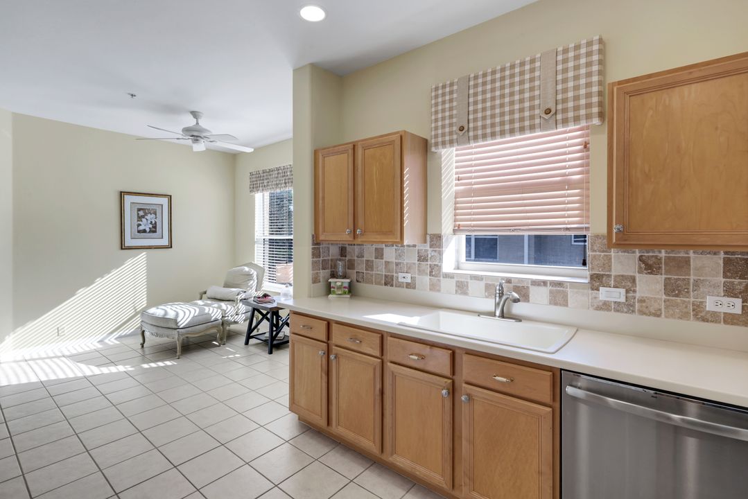 8470 Danbury Blvd #201, Naples, FL 34120
