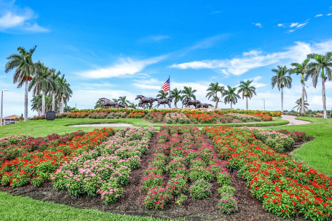 6053 Dogleg Dr, Naples, FL 34113