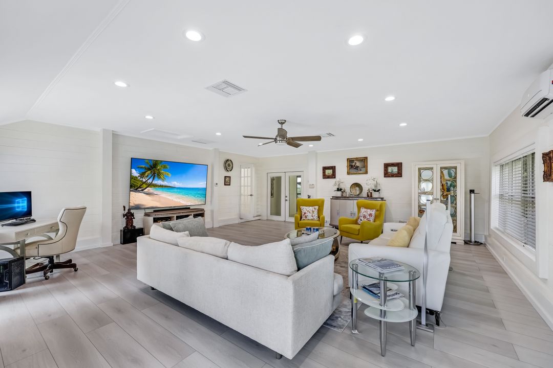 2061 Santa Barbara Blvd, Naples, FL 34116