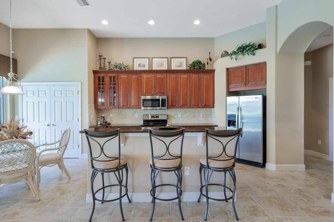 12118 Wicklow Ln, Naples, FL 34120