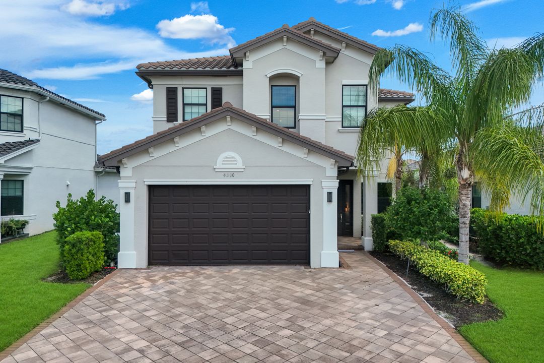 4500 Aurora St, Naples, FL 34119