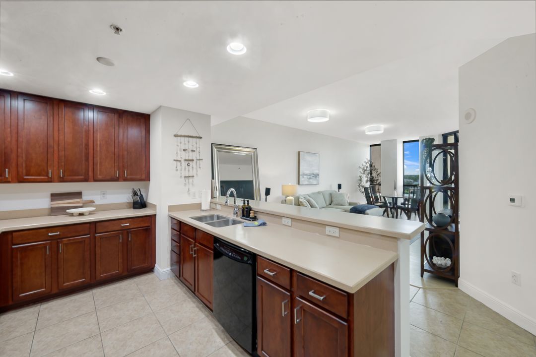 5793 Cape Harbour Dr #613, Cape Coral, FL 33914
