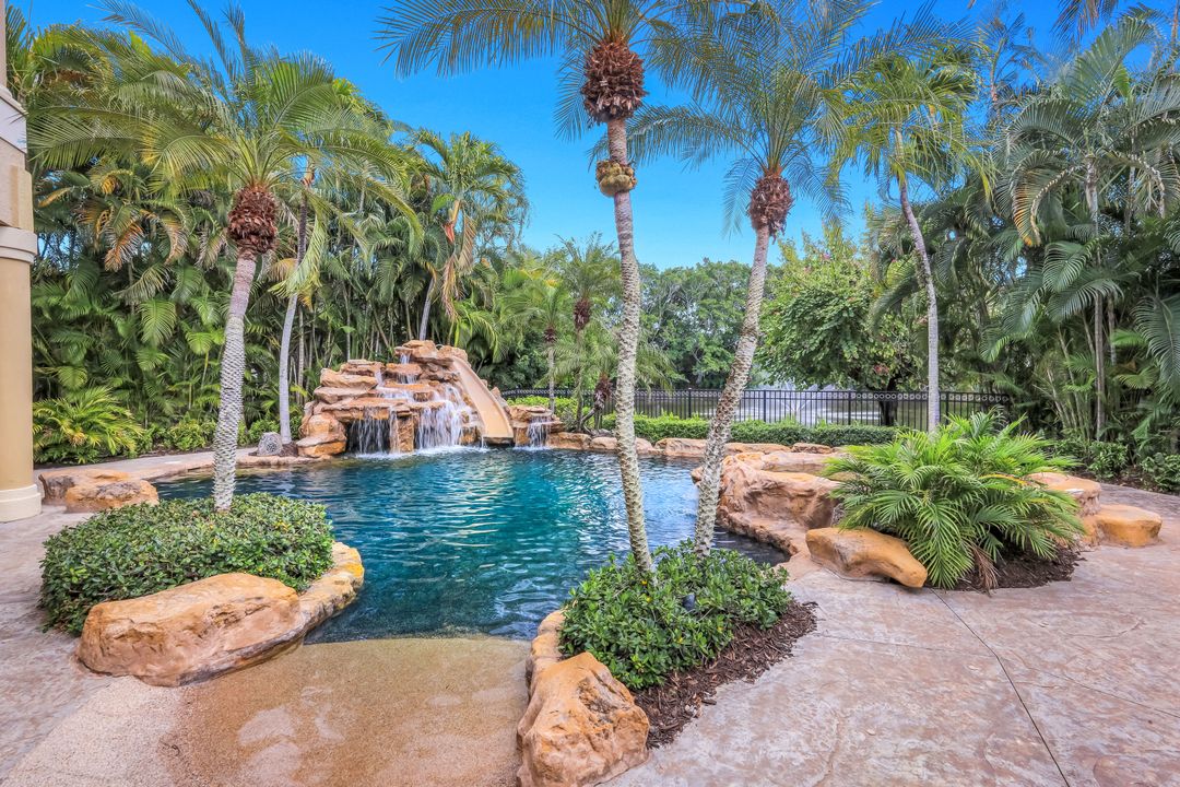 2350 Cheshire Ln, Naples, FL 34109