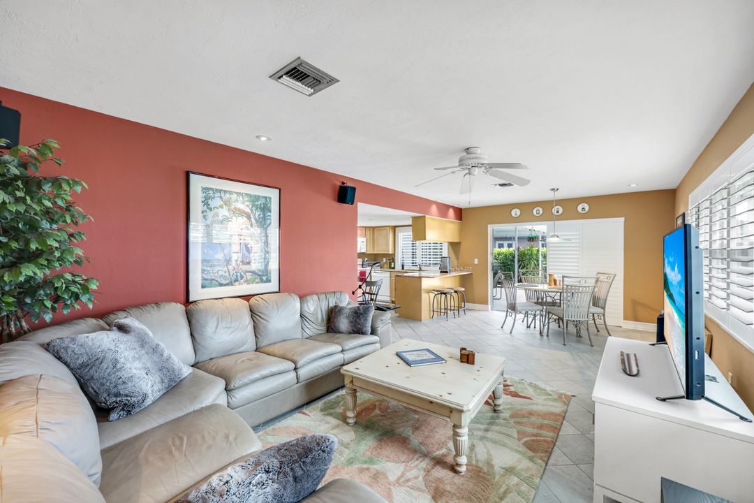 211 Pine Valley Cir, Naples, FL 34113