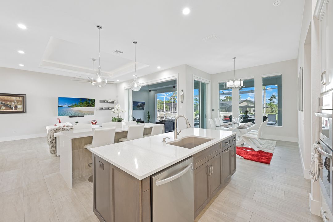 5317 SW 8th Pl, Cape Coral, FL 33914