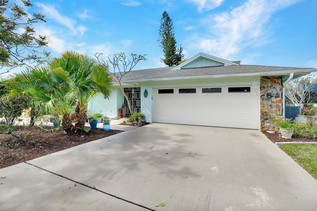 208 Baltusrol Dr, Naples, FL 34113