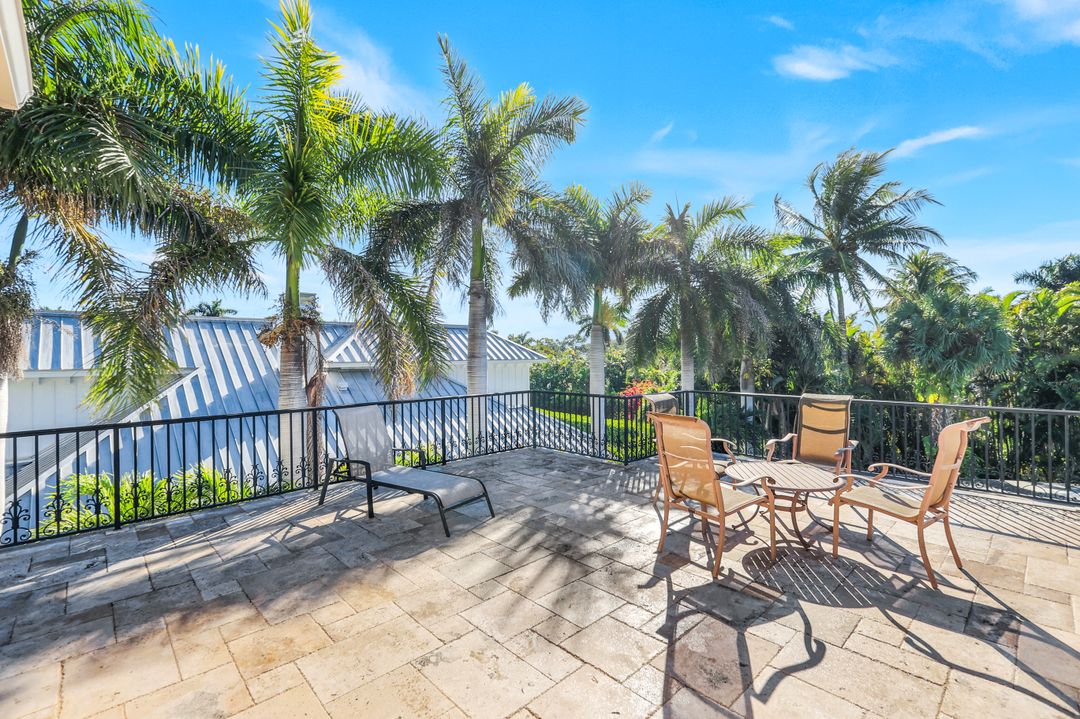 210 Central Ave, Naples, FL 34102