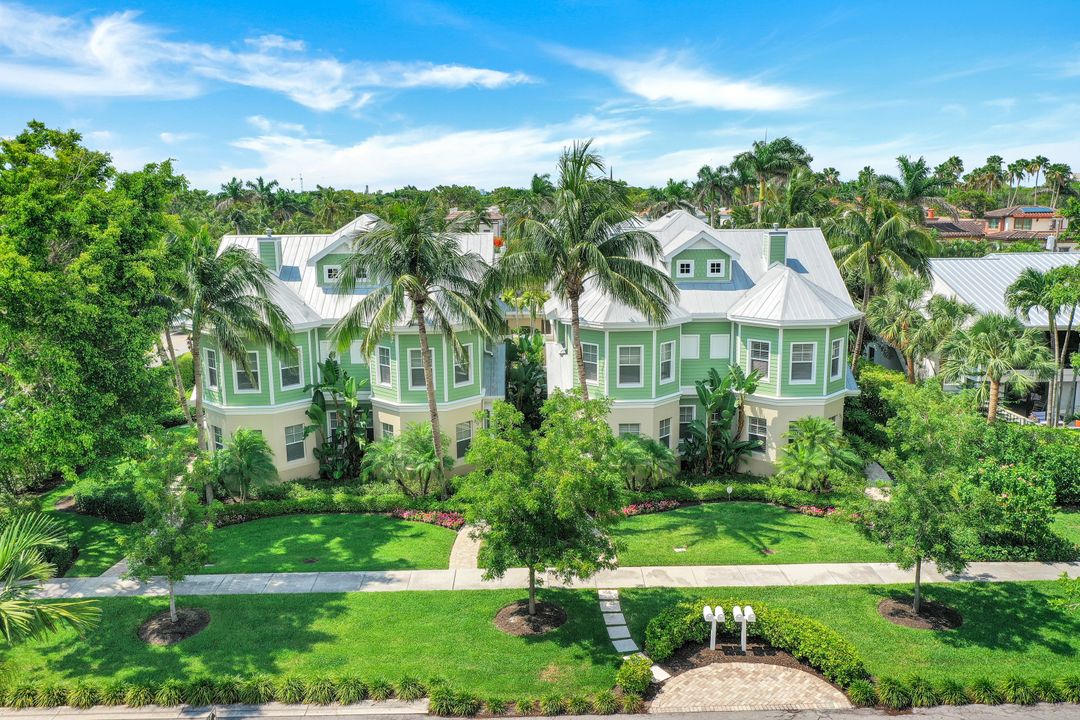 331 3rd Ave S #4, Naples, FL 34102