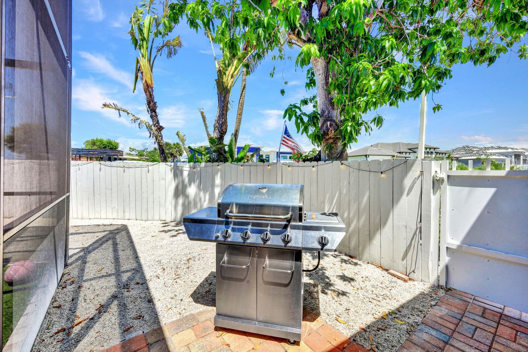 318 Castaways St, Marco Island, FL 34145