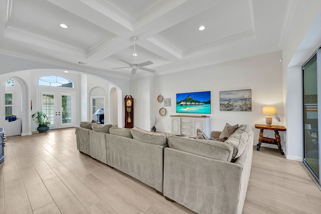 16075 Parque Ln, Naples, FL 34110