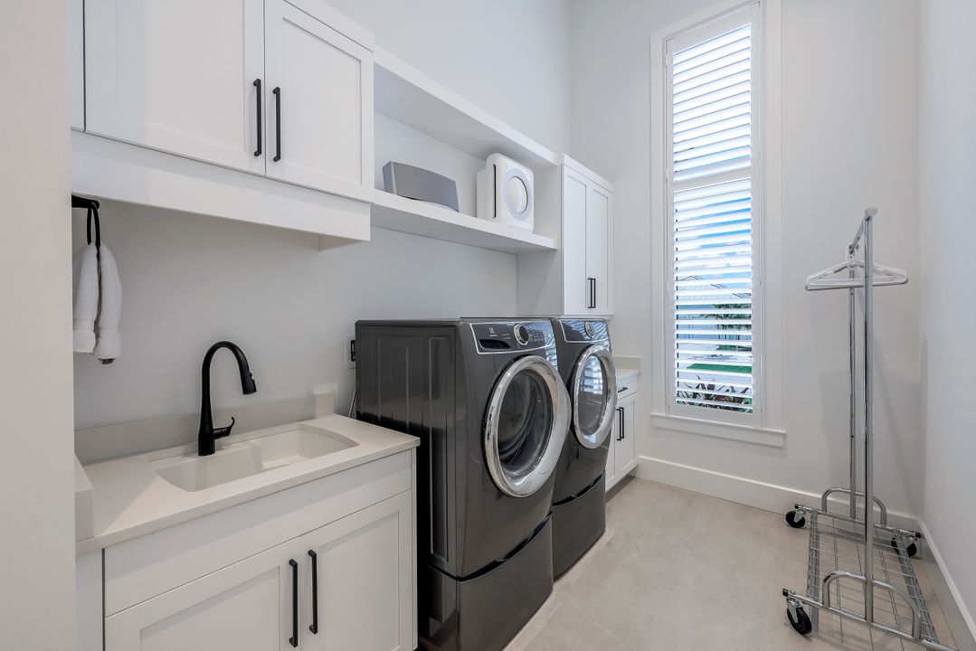 685 Cameo Ct, Marco Island, FL 34145