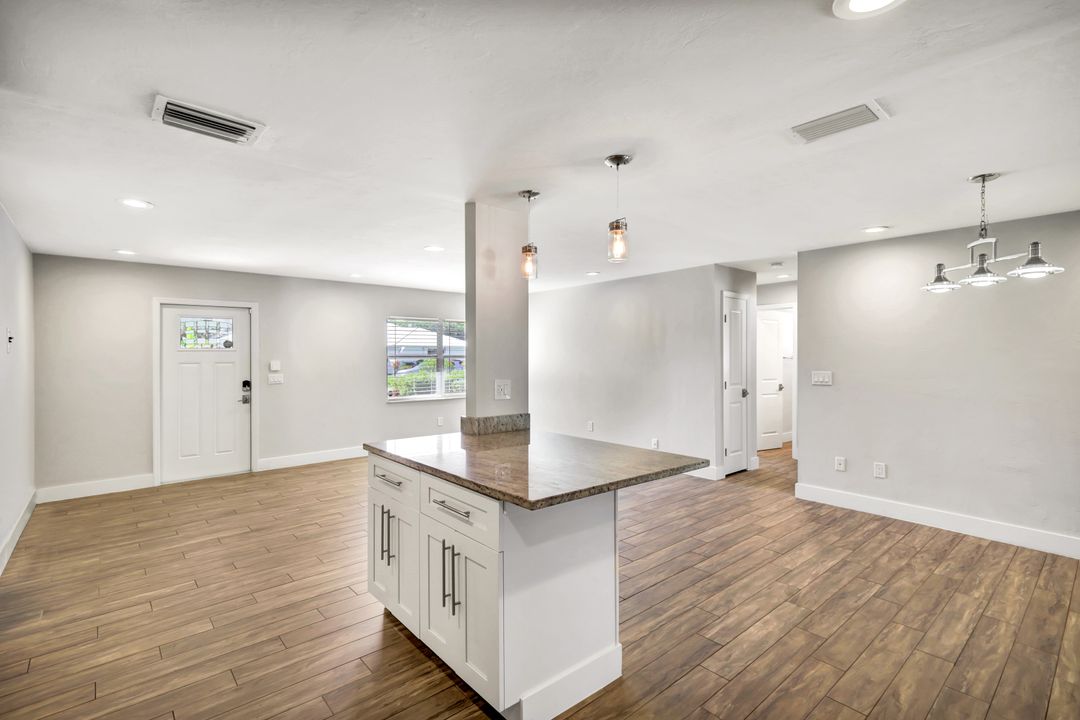 793 Sunset Vista Dr, Fort Myers, FL 33919