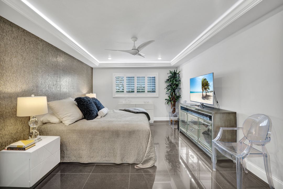 555 Park Shore Dr #503, Naples, FL 34103