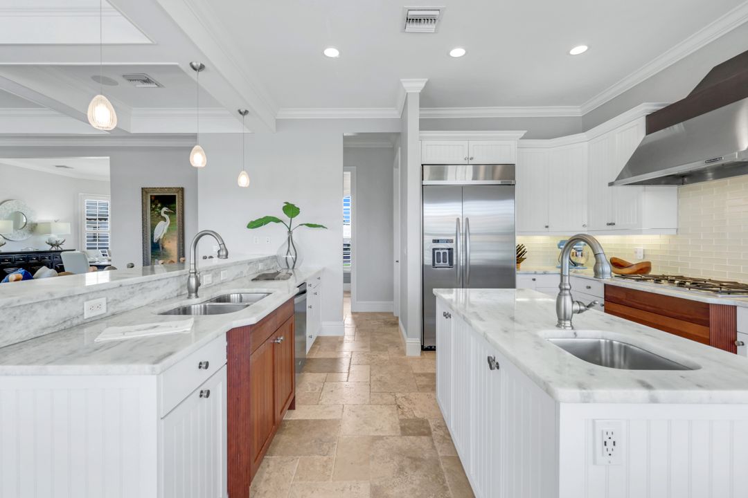 273 Egret Ave, Naples, FL 34108