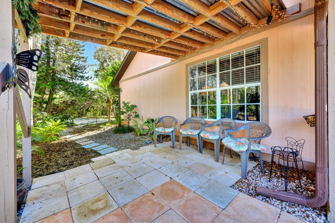 825 23rd St SW, Naples, FL 34117