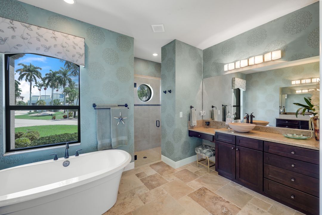5314 Nautilus Dr, Cape Coral, FL 33904