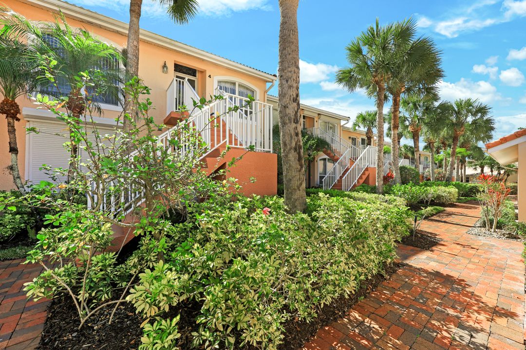 1972 Cascades Dr #4, Naples, FL 34112